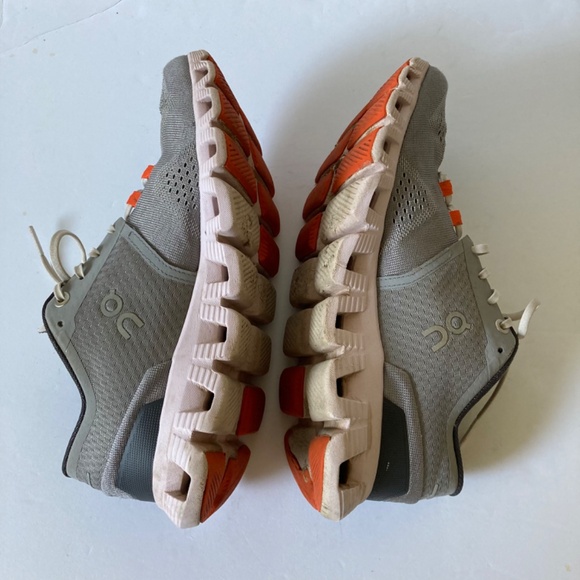 On running women’s athletic shoes with flaws - Picture 7 of 11